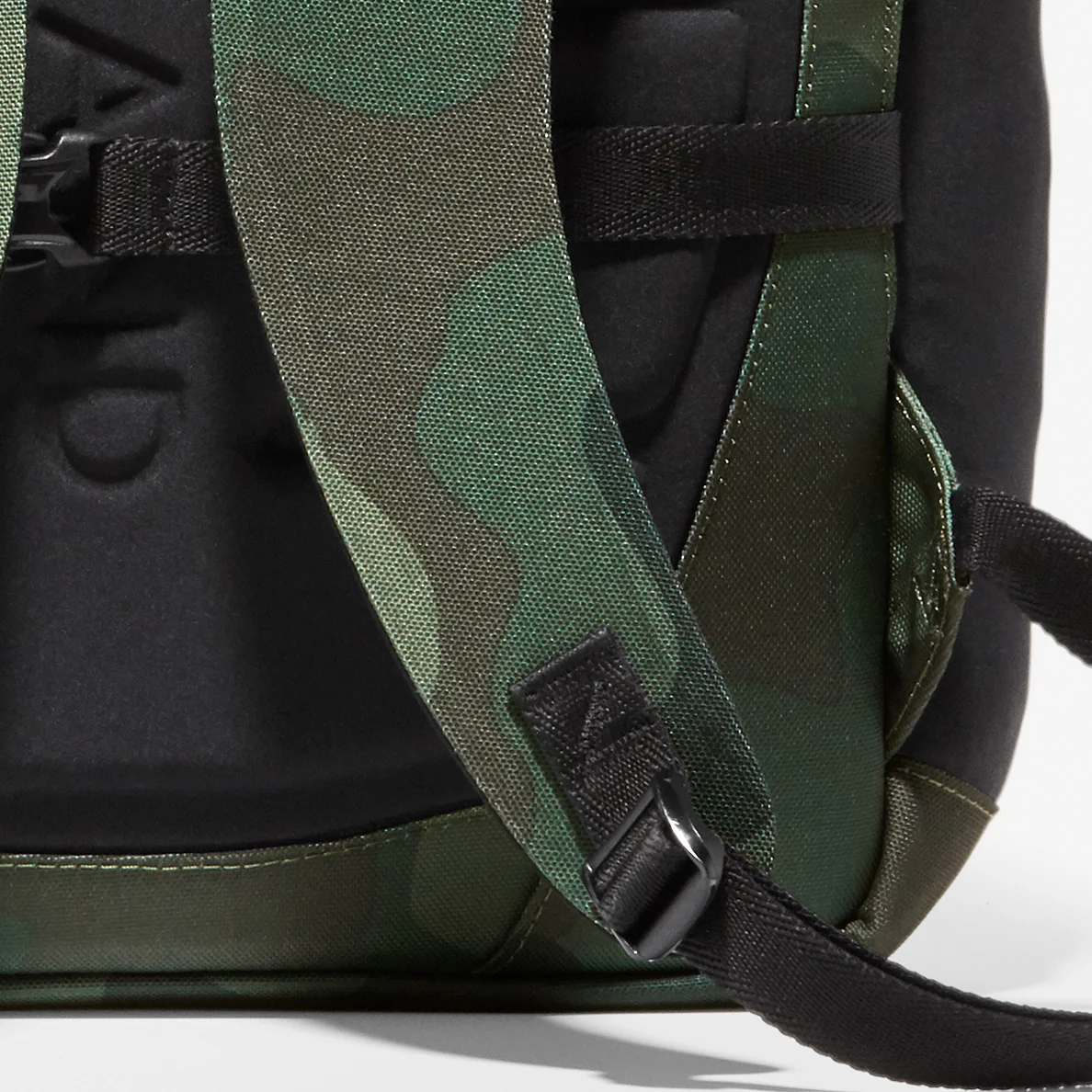 ZERØGRAND Slim Convertible Backpack - Image 7