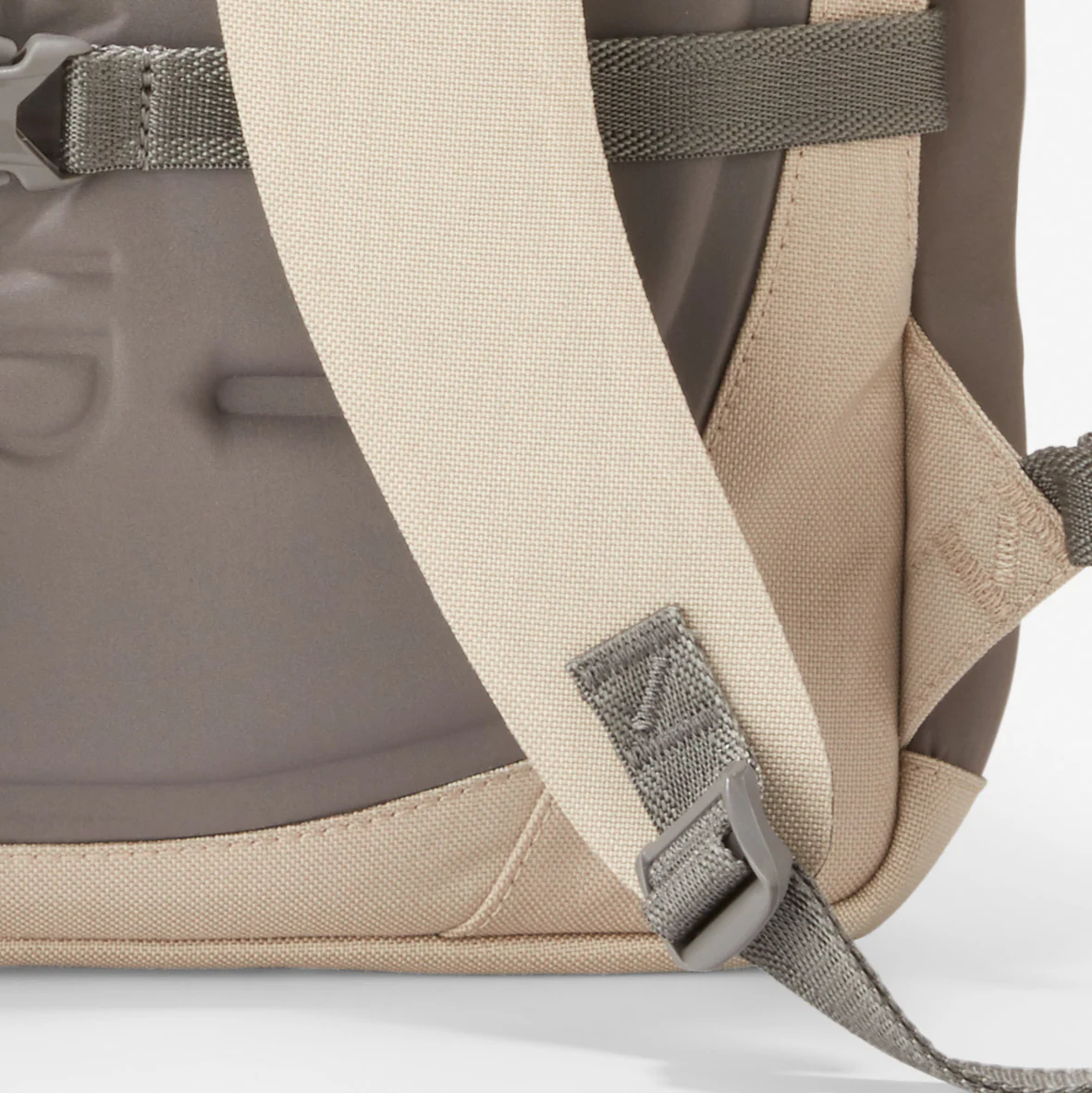 ZERØGRAND Slim Convertible Backpack - Image 6